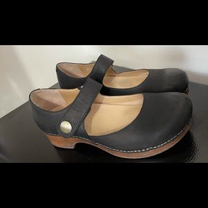 Dansko Beatrice Black Burnished Nubuck